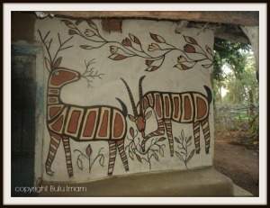 Sohrai Artwork in Sanskriti, Hazaribagh, India.  Click  on the image for larger picture.